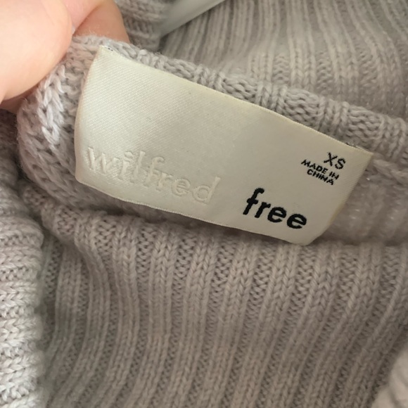 Wilfred 100% Merino Wool Light Gray Turtleneck Sweater - Picture 4 of 5